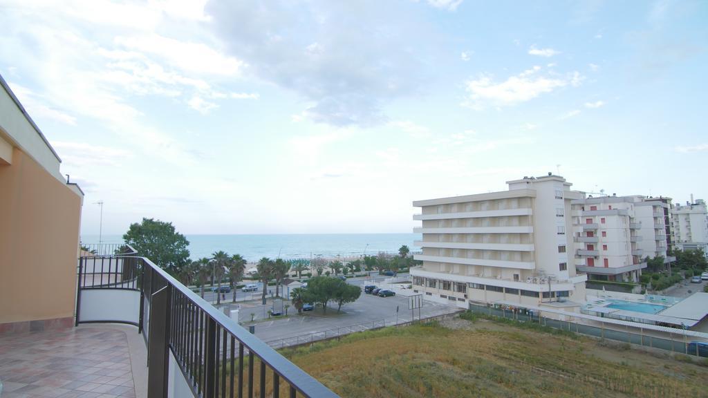 Appartamenti Sul Lungomare Alba Adriatica Bagian luar foto