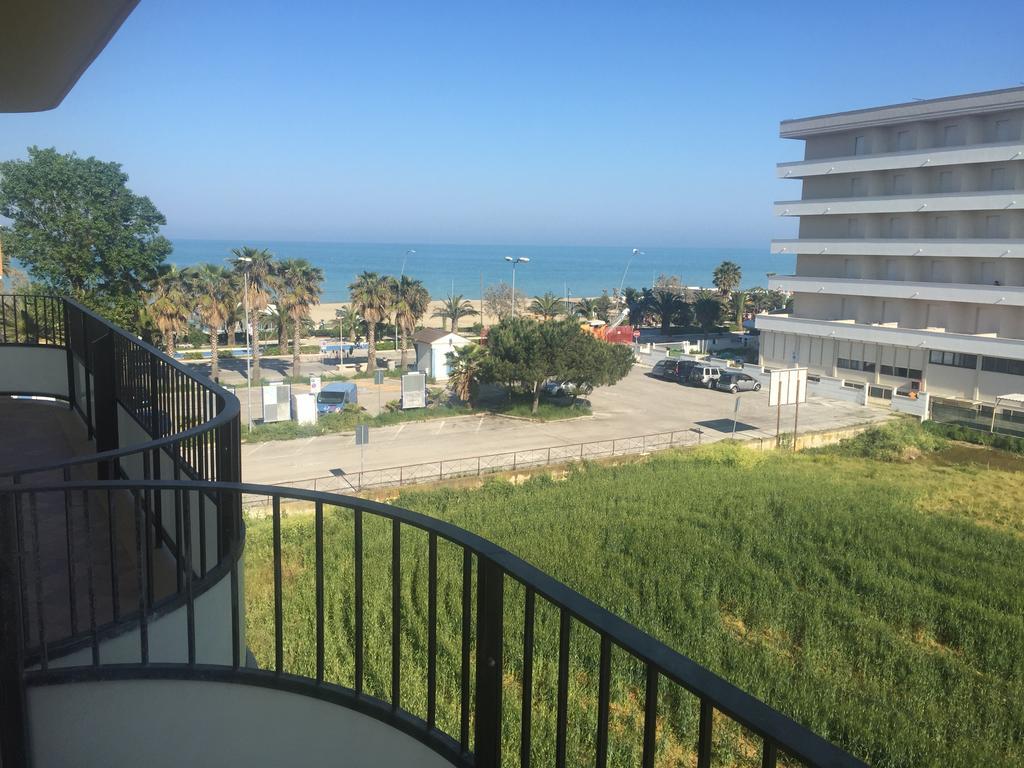 Appartamenti Sul Lungomare Alba Adriatica Bagian luar foto